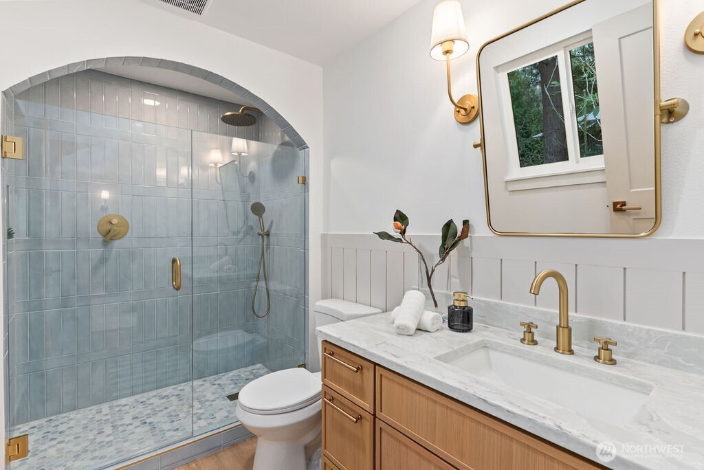 16858 76th Avenue W, Edmonds, WA 98026