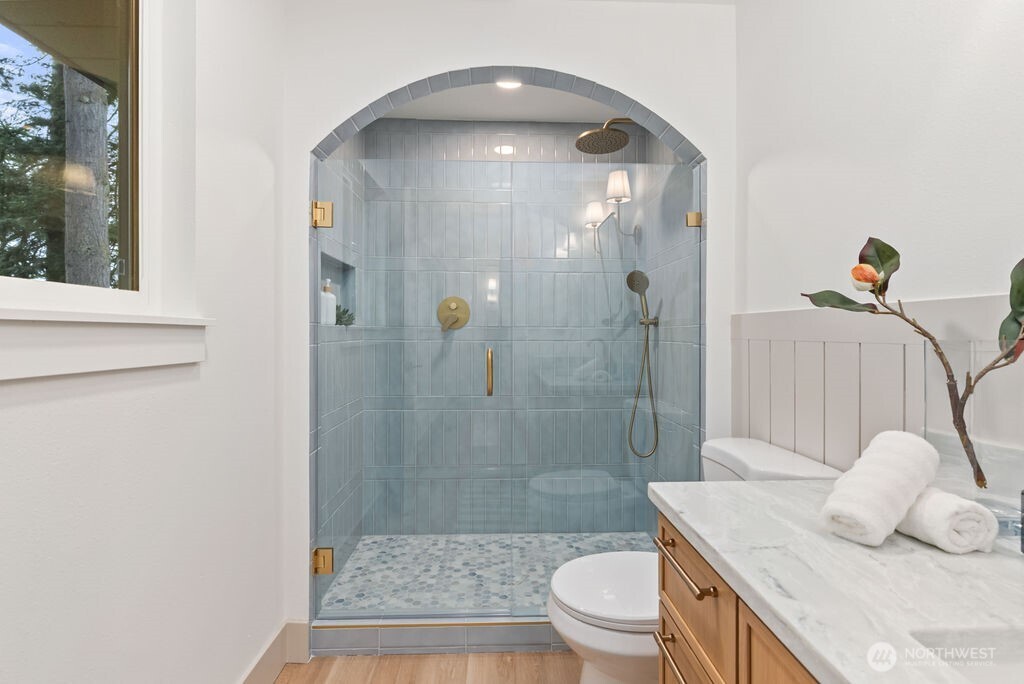 16858 76th Avenue W, Edmonds, WA 98026