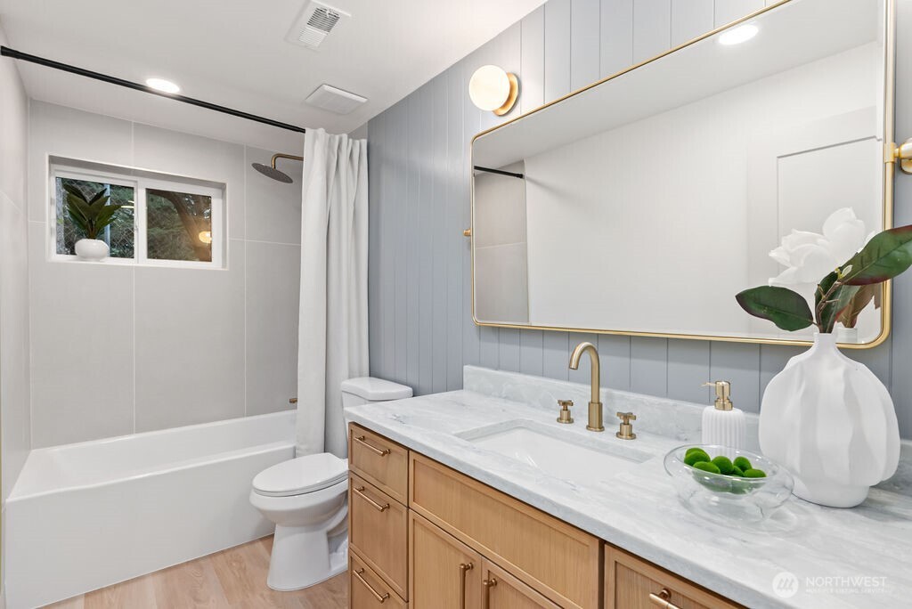 16858 76th Avenue W, Edmonds, WA 98026