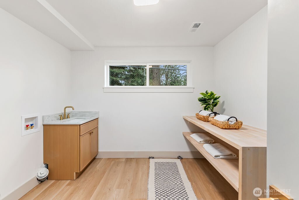 16858 76th Avenue W, Edmonds, WA 98026