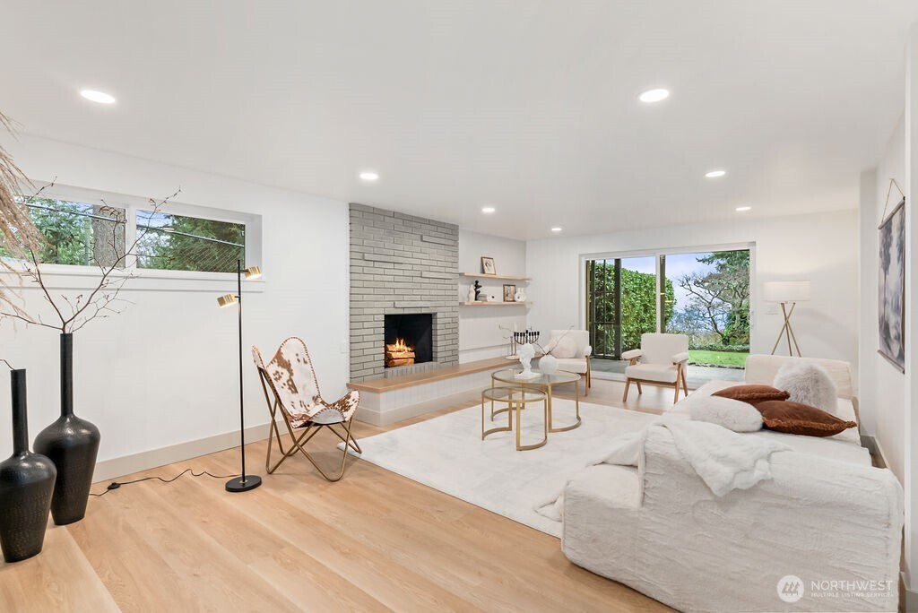 16858 76th Avenue W, Edmonds, WA 98026