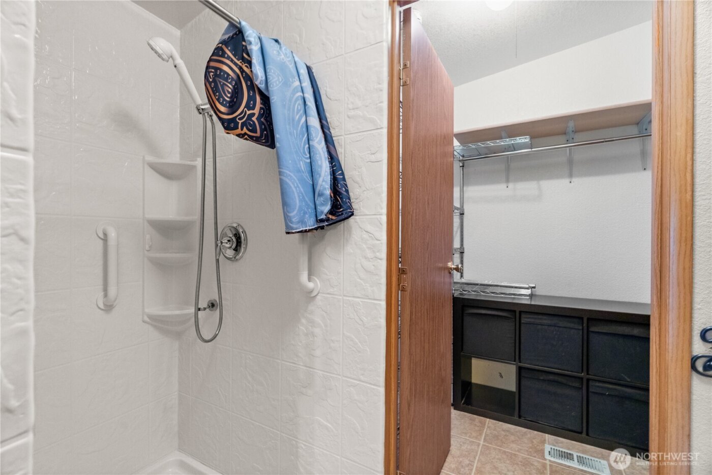 6827 Holmes Island Road SE, Lacey, WA 98503