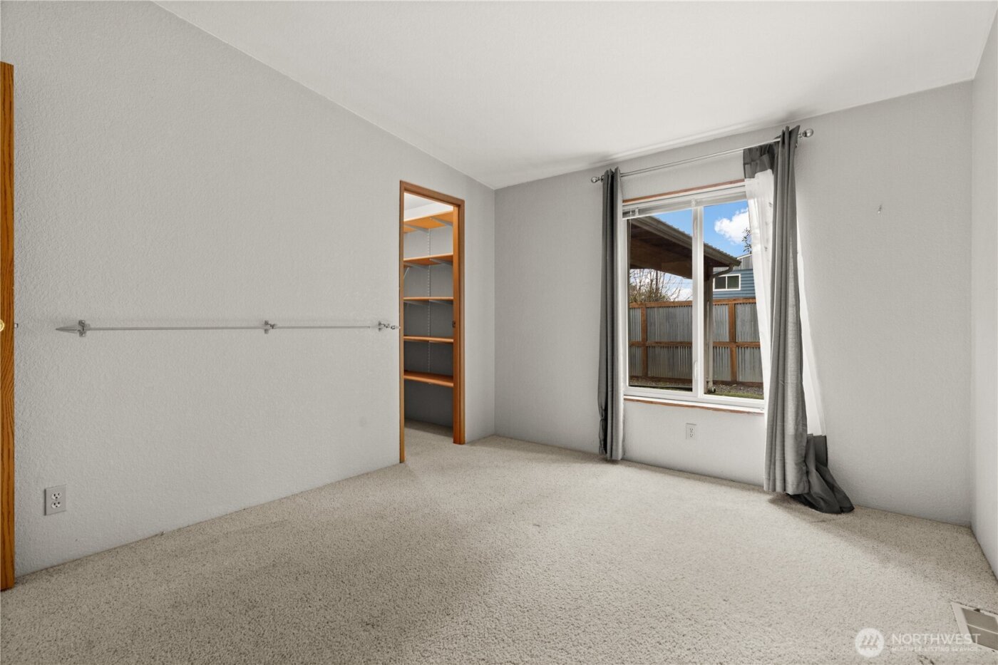 6827 Holmes Island Road SE, Lacey, WA 98503