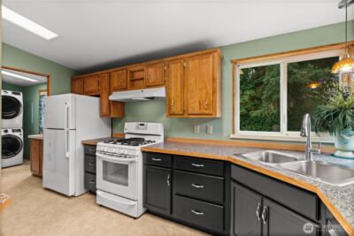 6827 Holmes Island Road SE, Lacey, WA 98503 - Photo 9