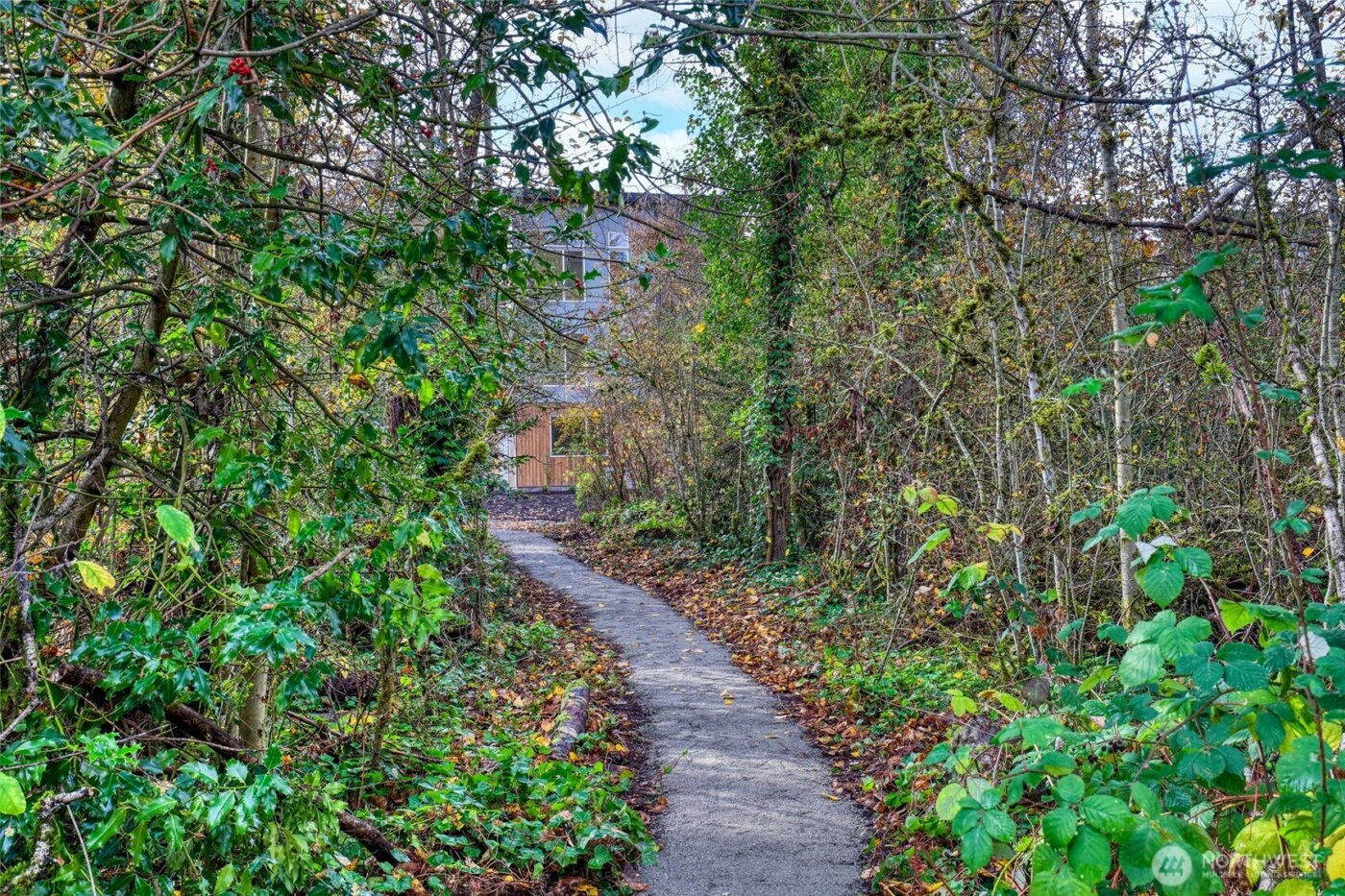 10626 E Riverside Dr , Bothell, WA 98011