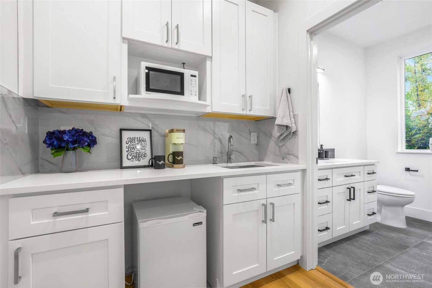 10626 E Riverside Dr , Bothell, WA 98011