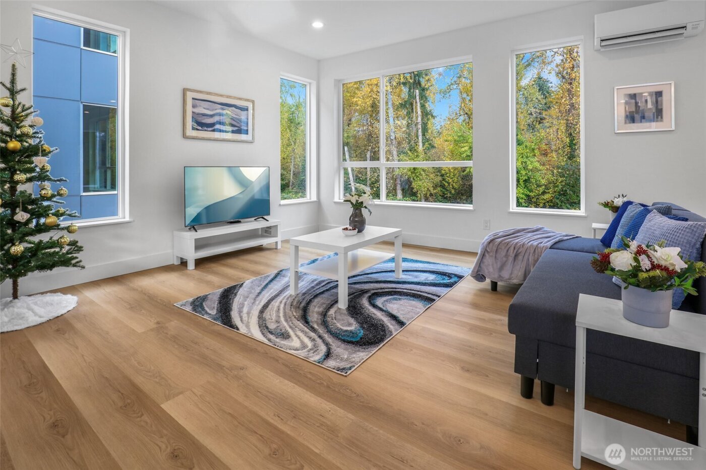 10626 E Riverside Dr , Bothell, WA 98011