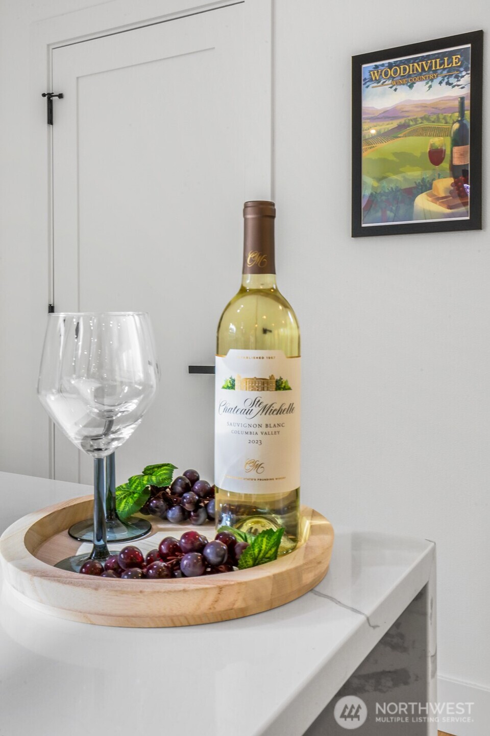 10626 E Riverside Dr , Bothell, WA 98011