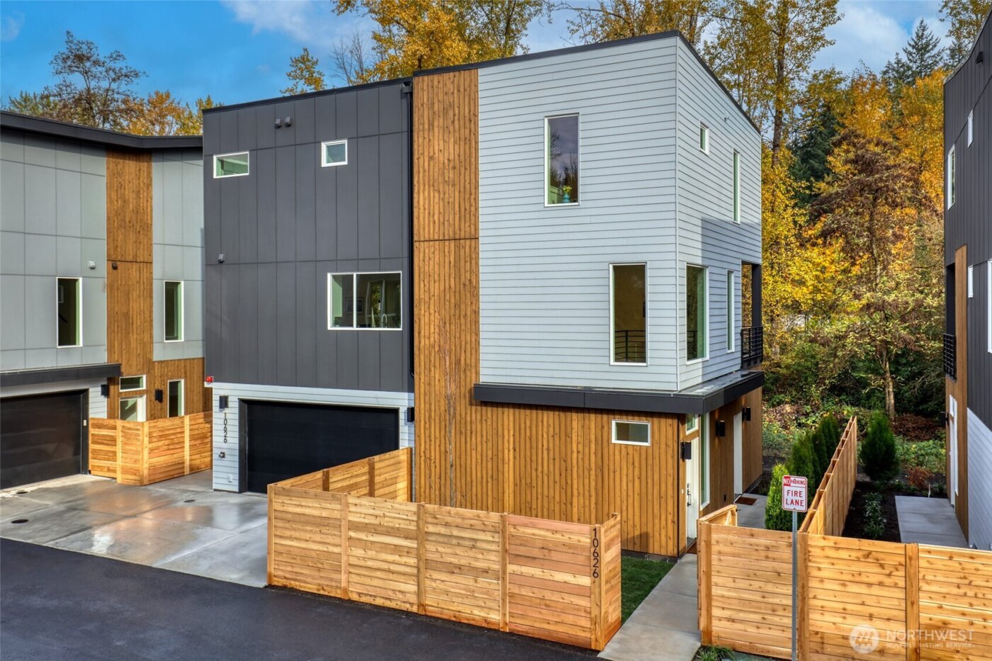 10626 E Riverside Dr , Bothell, WA 98011