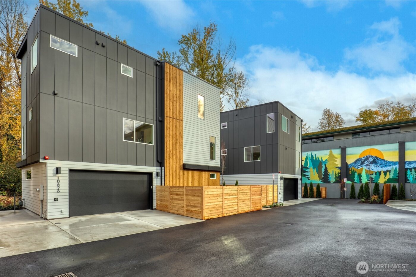 10626 E Riverside Dr , Bothell, WA 98011