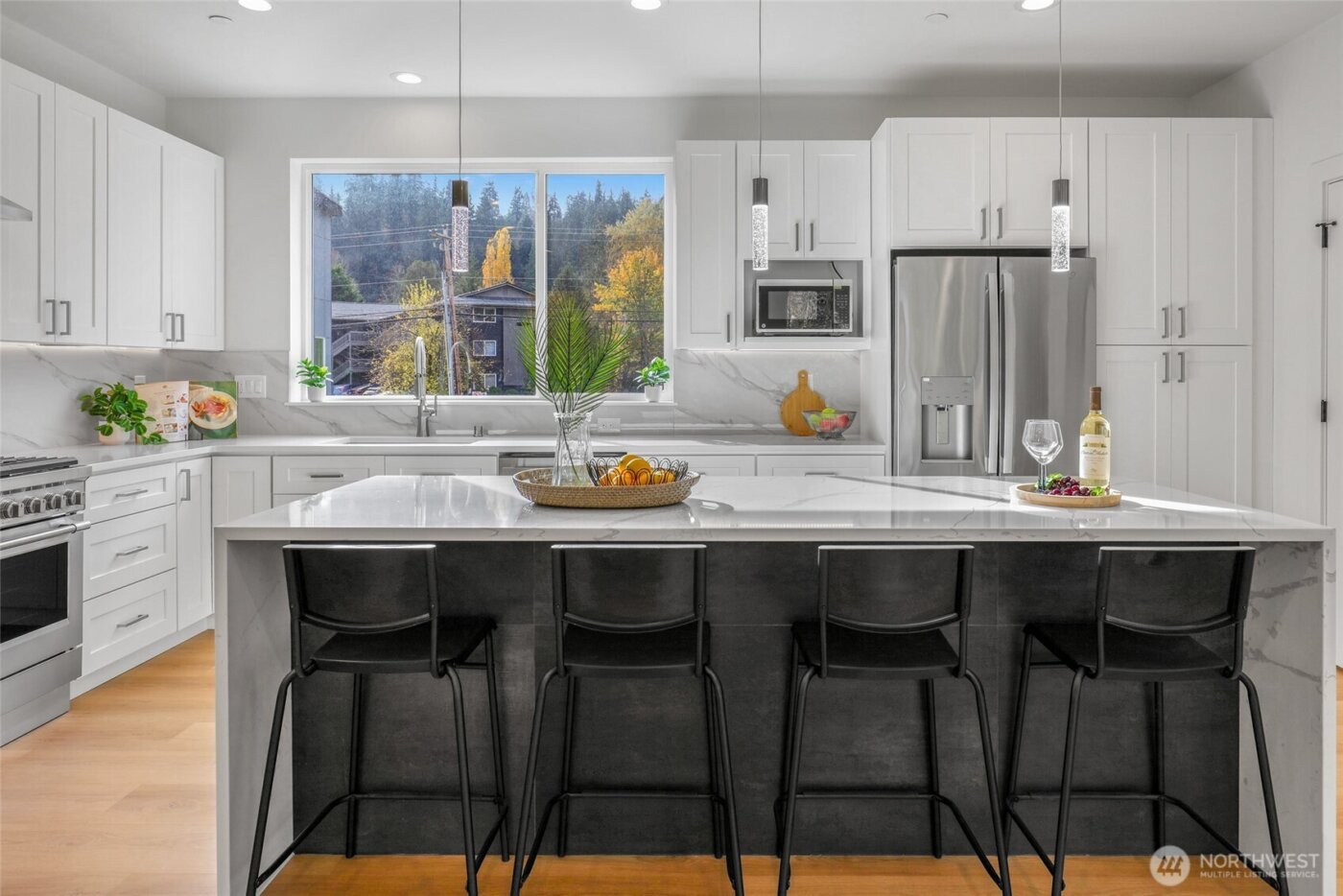 10626 E Riverside Dr , Bothell, WA 98011