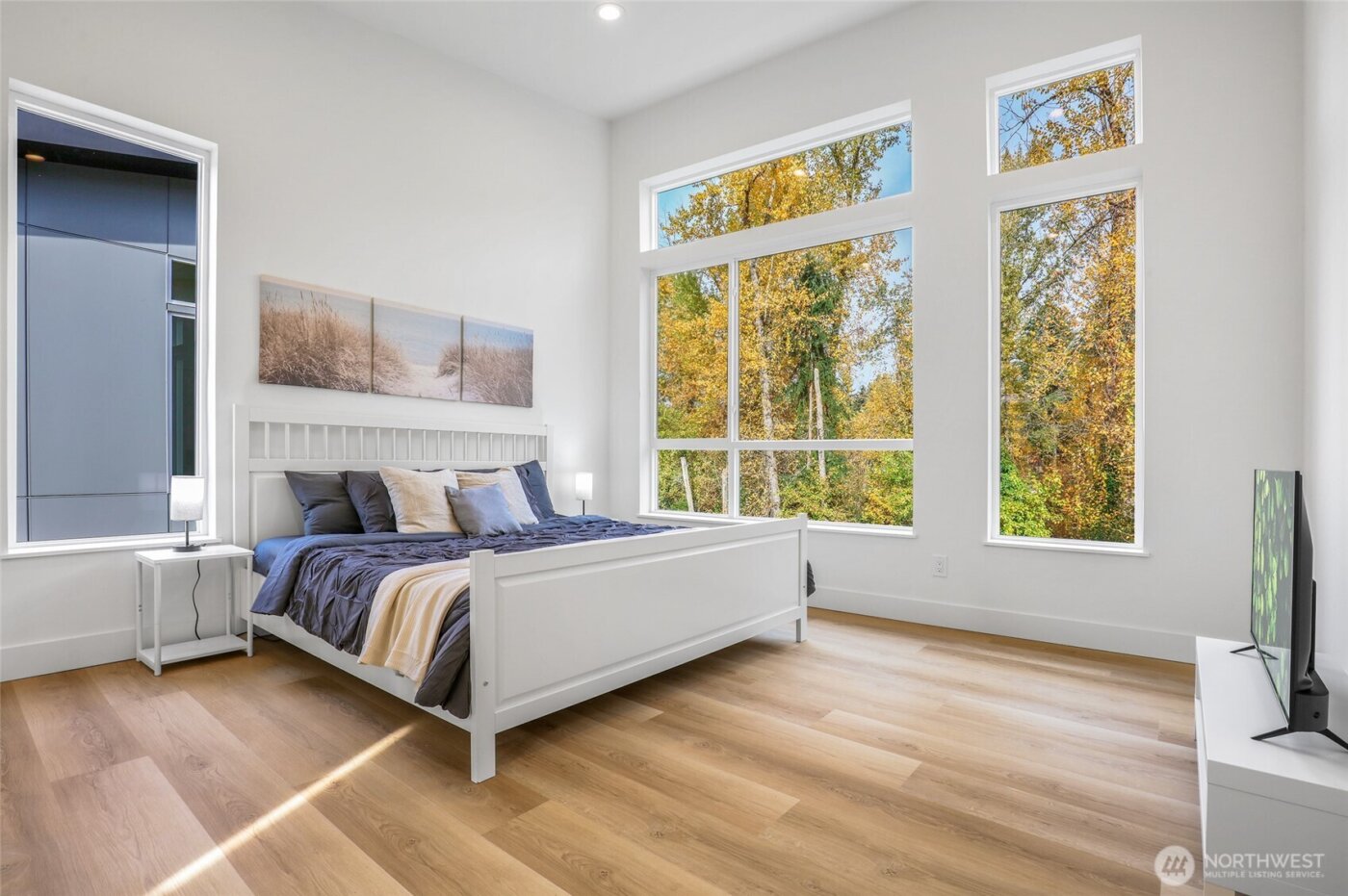 10626 E Riverside Dr , Bothell, WA 98011