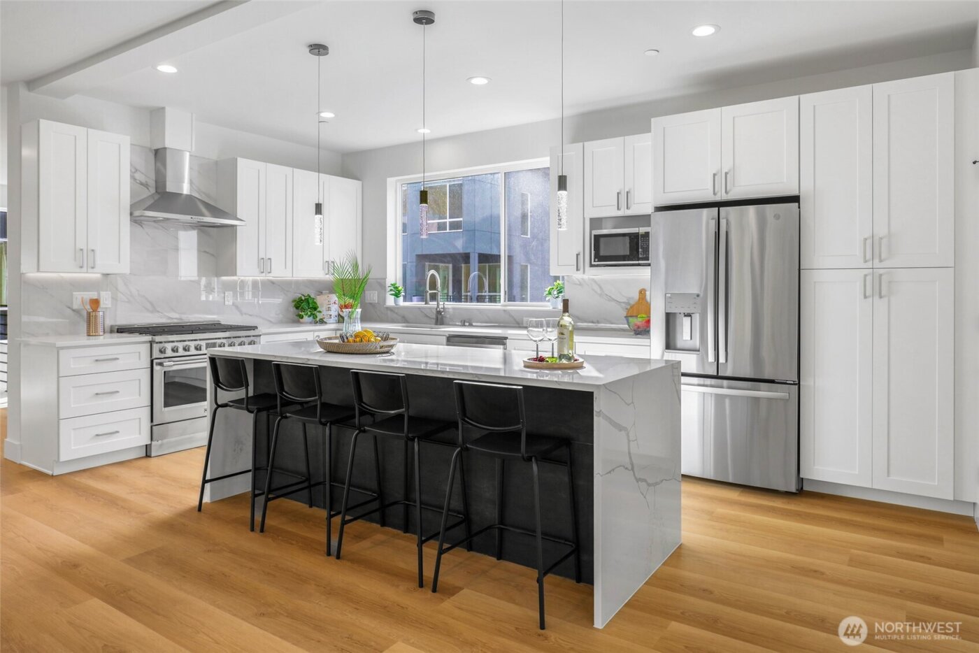 10626 E Riverside Dr , Bothell, WA 98011