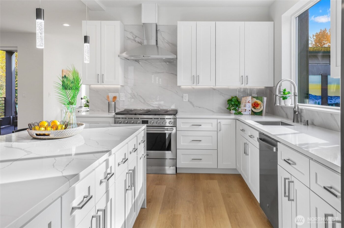 10626 E Riverside Dr , Bothell, WA 98011