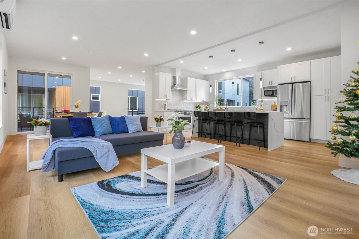 10626 E Riverside Dr , Bothell, WA 98011