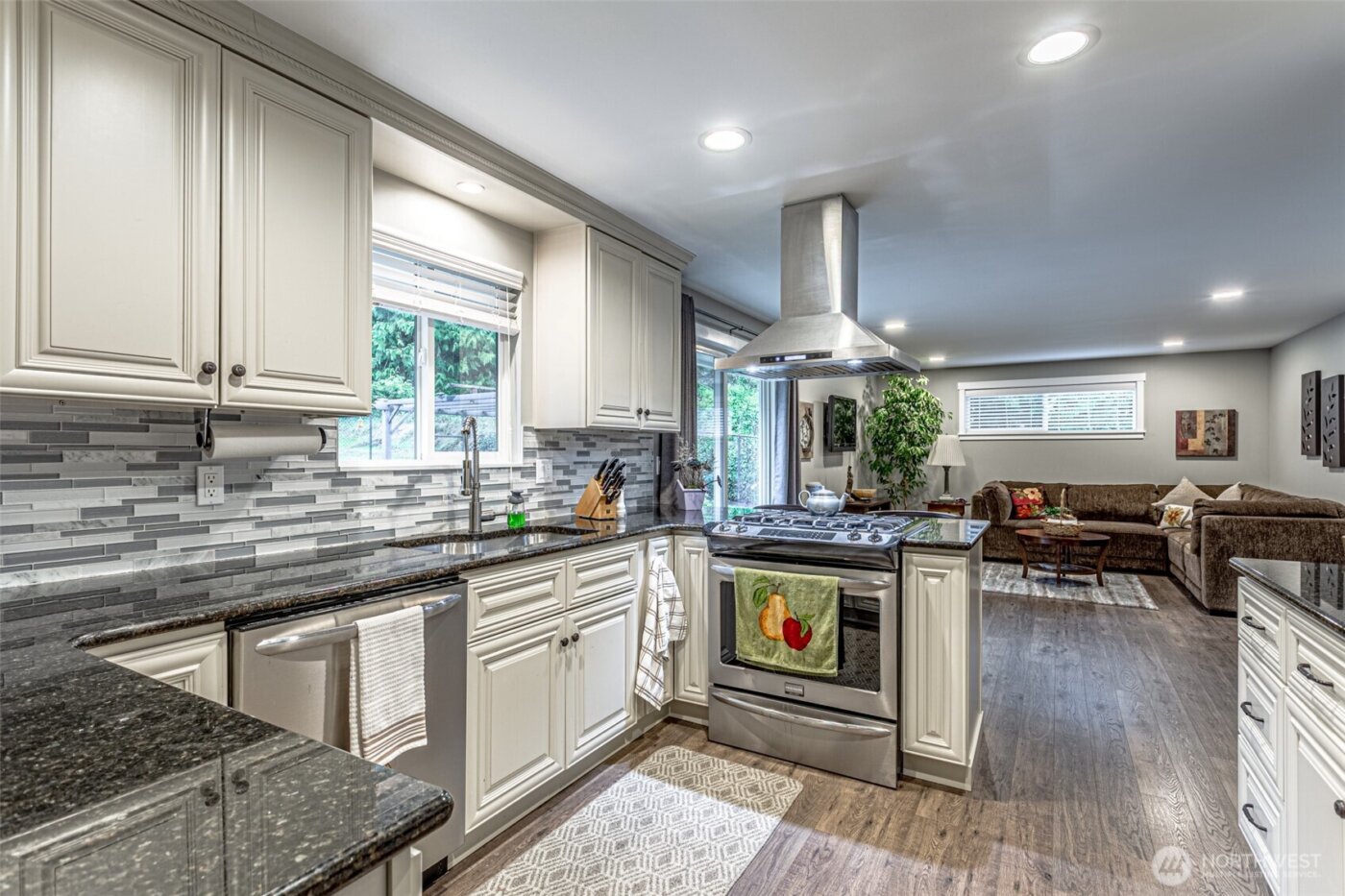 3614 West Tapps Drive E, Lake Tapps, WA 98391