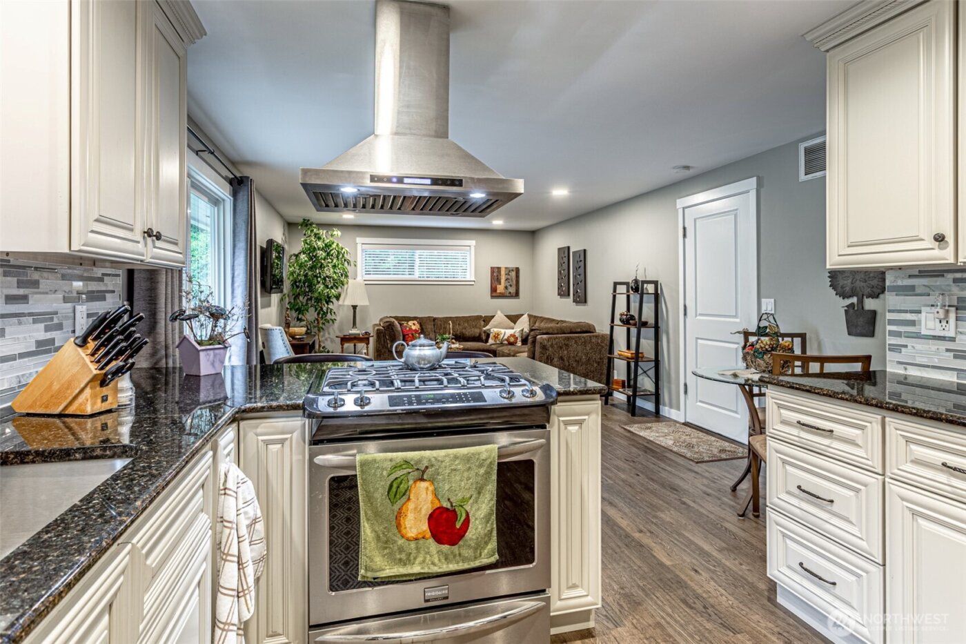 3614 West Tapps Drive E, Lake Tapps, WA 98391