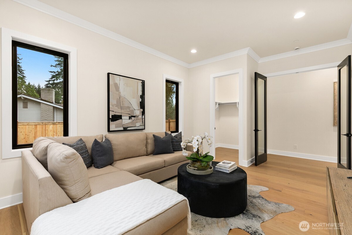 836 130th Avenue NE, Bellevue, WA 98005