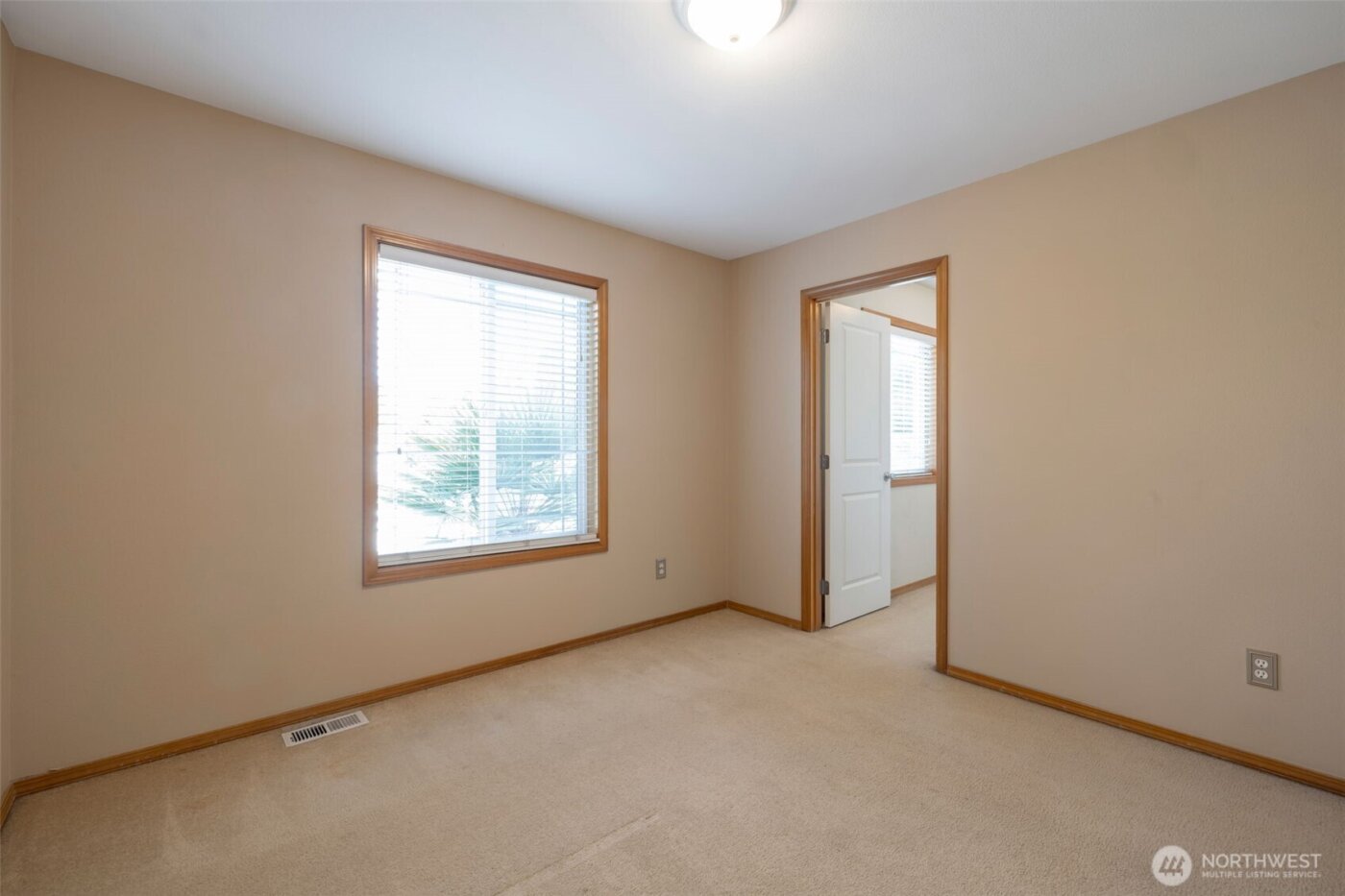 2530 10th Street SW, Puyallup, WA 98373