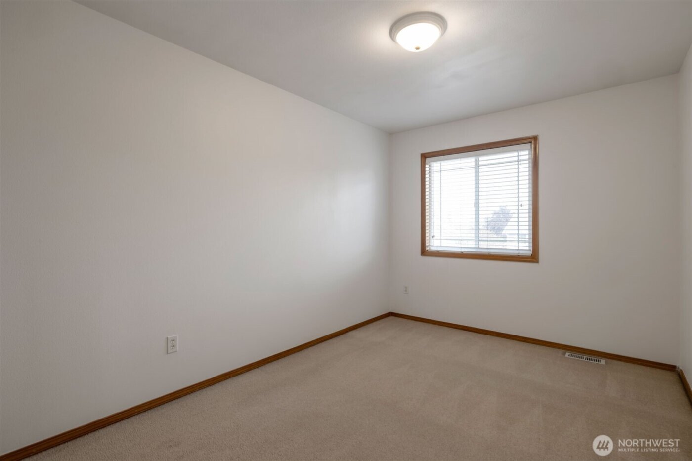 2530 10th Street SW, Puyallup, WA 98373