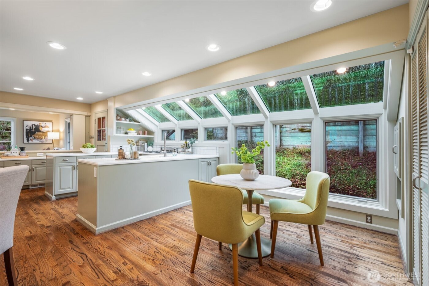 4812 NE 42nd Street , Seattle, WA 98105