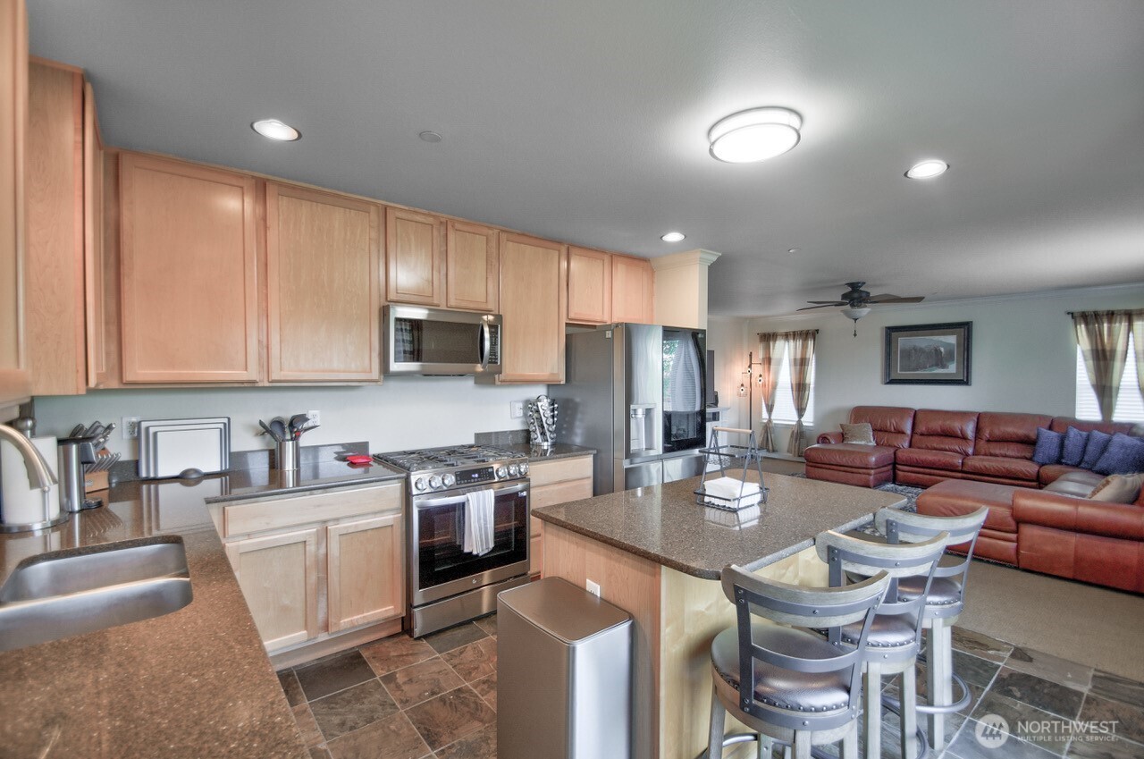 3172 Sheaser Way , Dupont, WA 98327