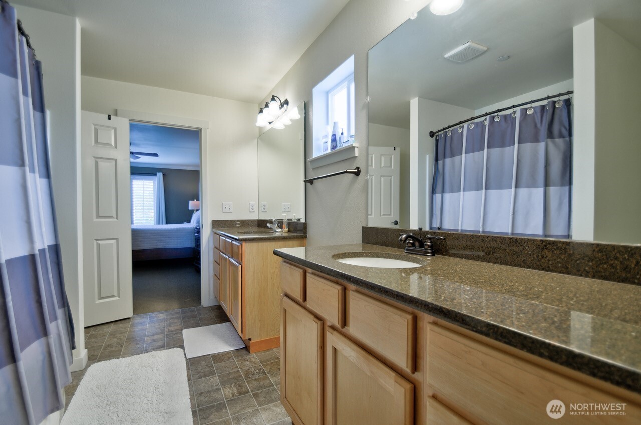 3172 Sheaser Way , Dupont, WA 98327