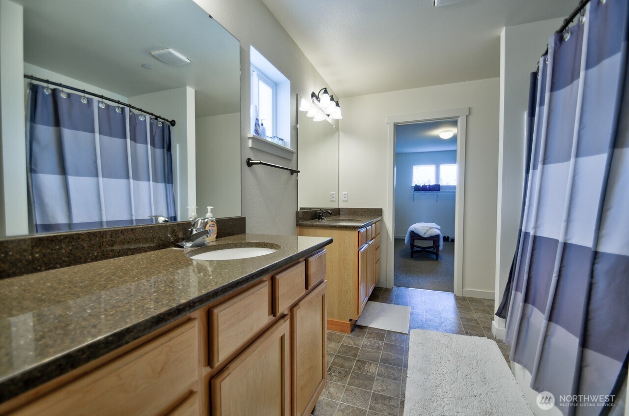 3172 Sheaser Way , Dupont, WA 98327