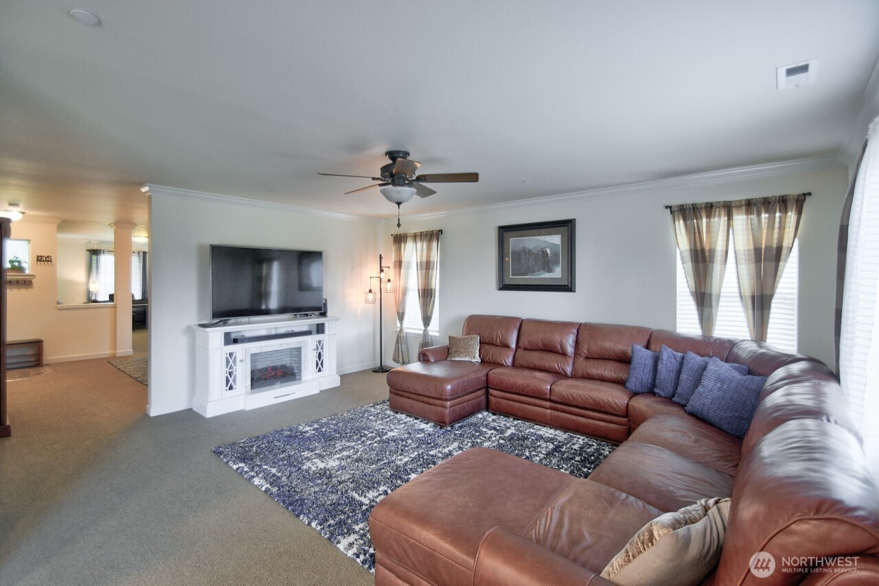 3172 Sheaser Way , Dupont, WA 98327