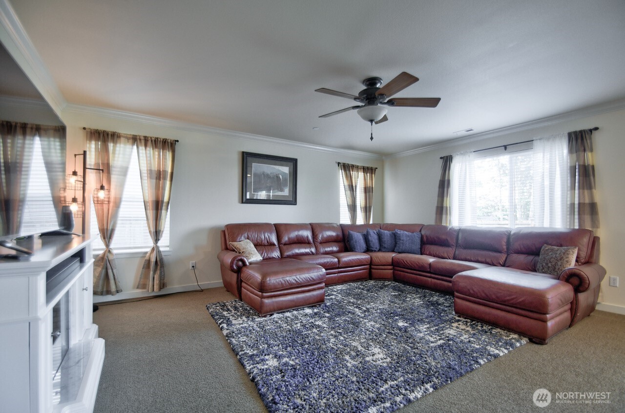 3172 Sheaser Way , Dupont, WA 98327