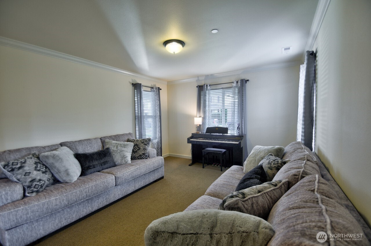 3172 Sheaser Way , Dupont, WA 98327