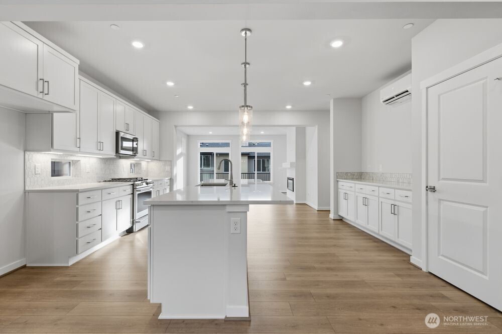 13210 NE 127th Way #E, Kirkland, WA 98034