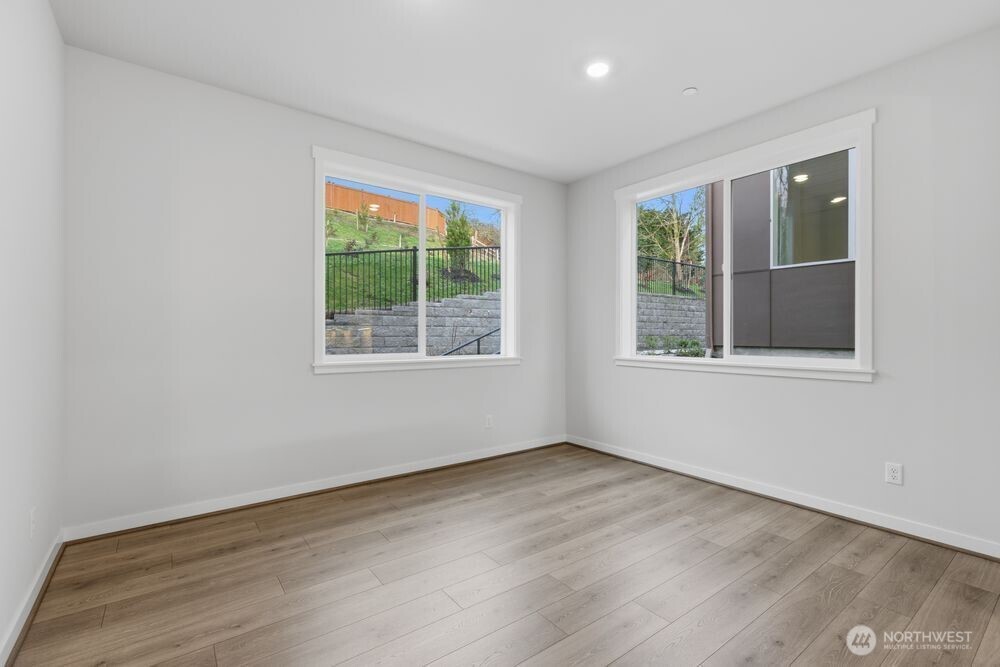 13210 NE 127th Way #E, Kirkland, WA 98034