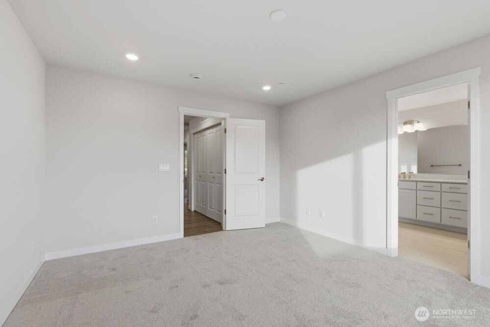 13210 NE 127th Way #E, Kirkland, WA 98034