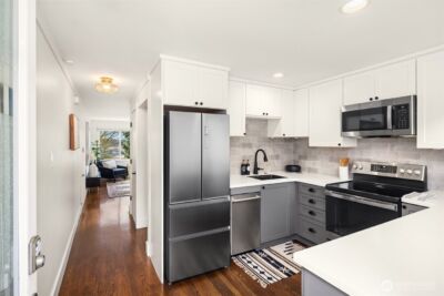 4243 Palatine Avenue N, Seattle, WA 98103 - Photo 3