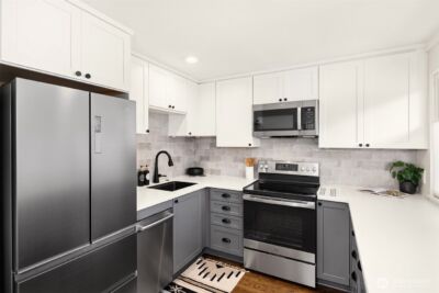 4243 Palatine Avenue N, Seattle, WA 98103 - Photo 4