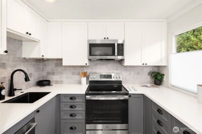 4243 Palatine Avenue N, Seattle, WA 98103 - Photo 5