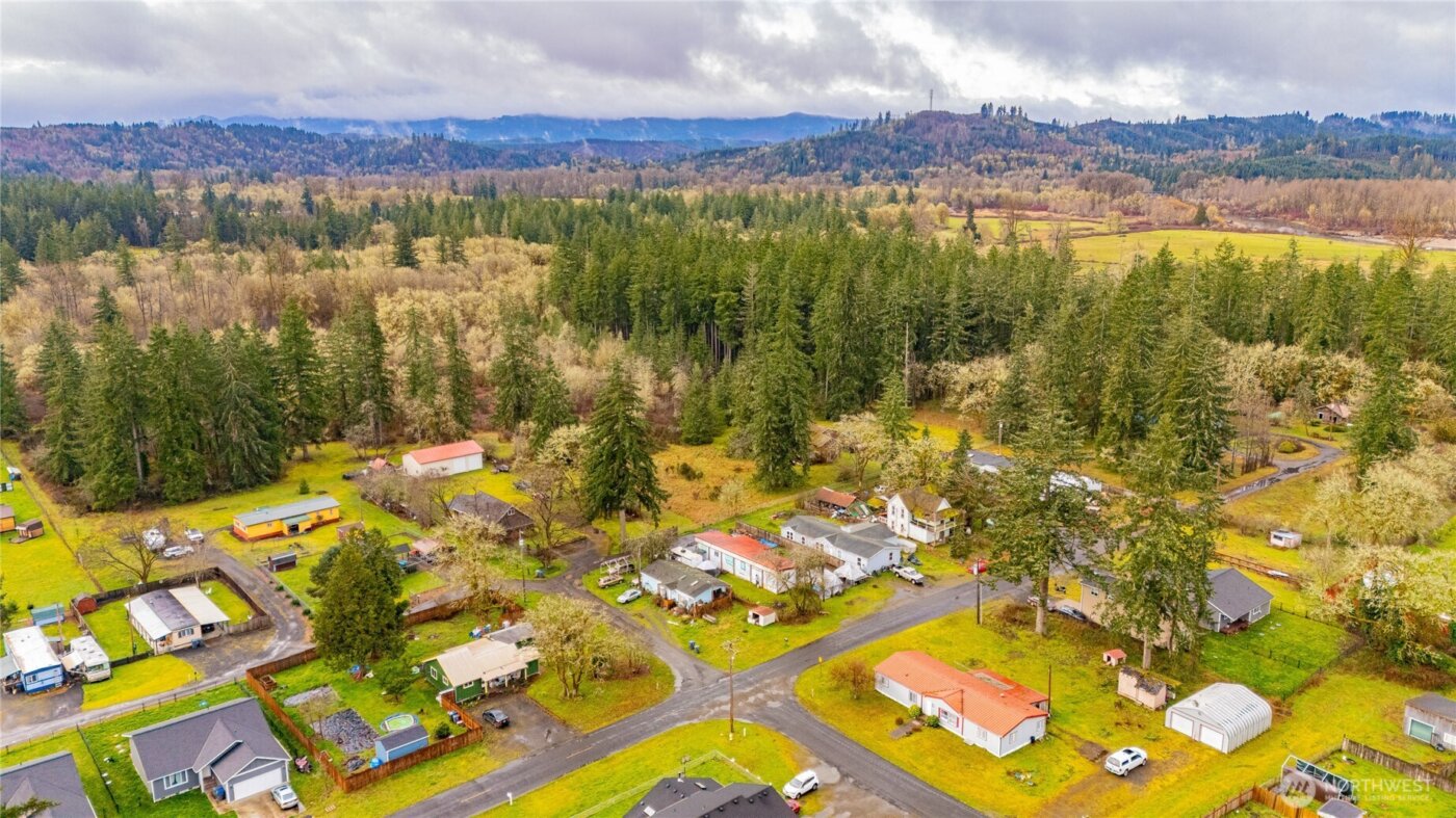 408 W Eagle Avenue , Oakville, WA 98568