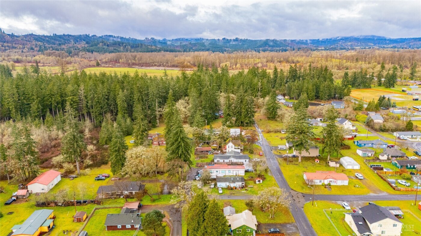 408 W Eagle Avenue , Oakville, WA 98568