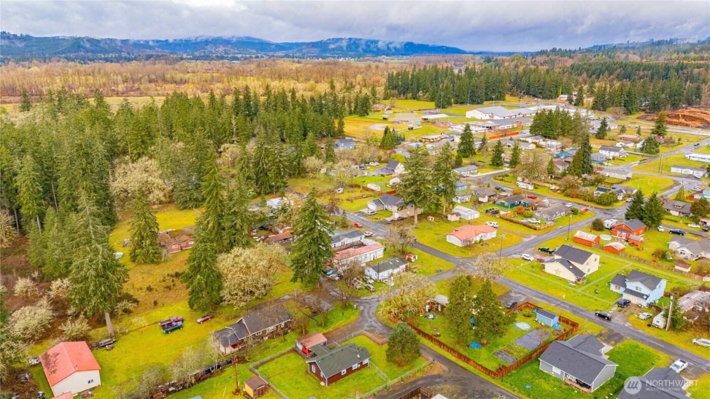 408 W Eagle Avenue , Oakville, WA 98568