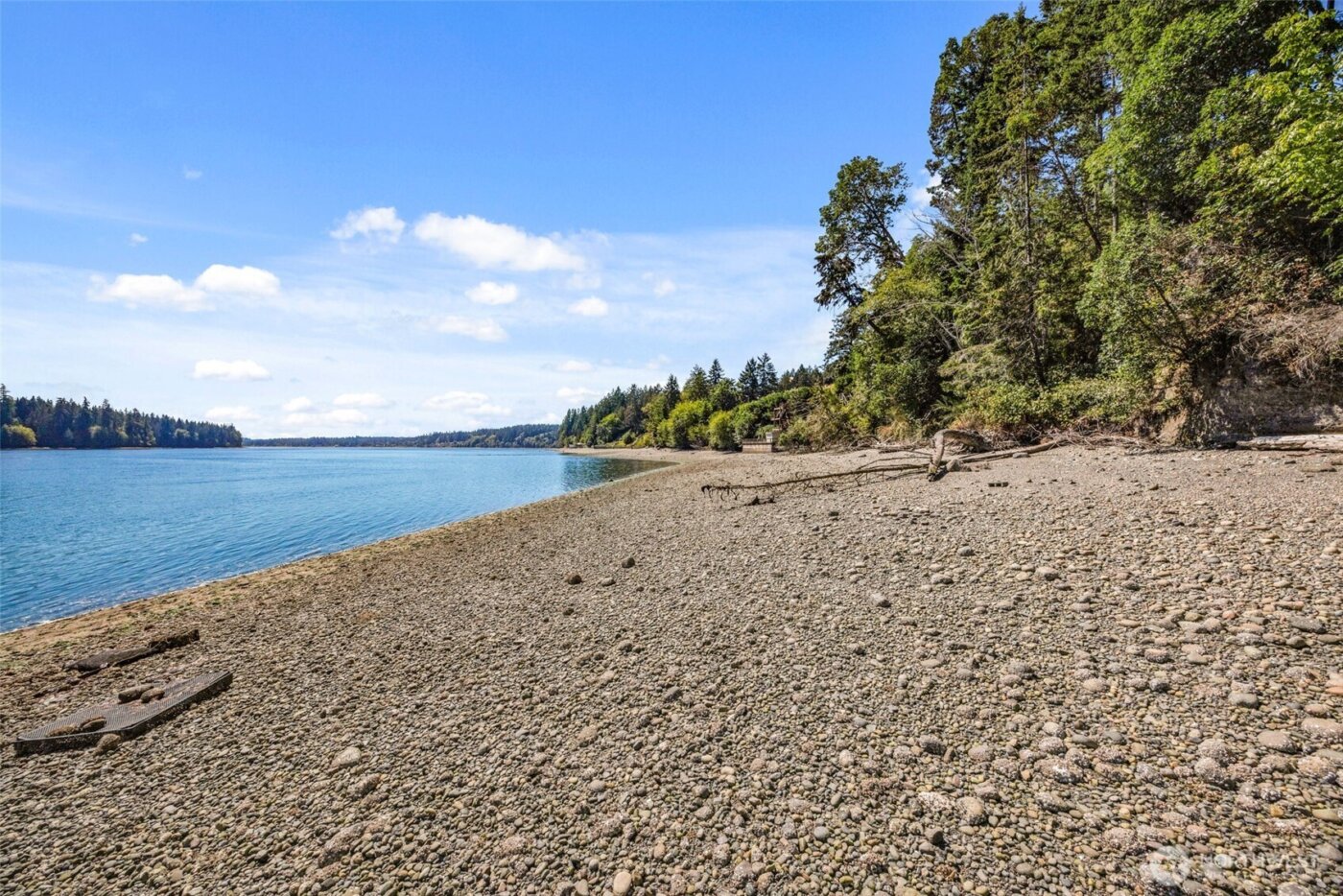 1236 E Island View Road , Grapeview, WA 98546