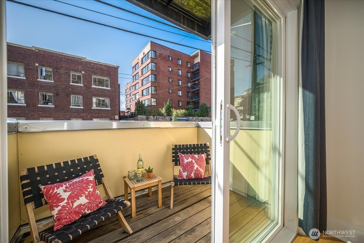 1310 Queen Anne Avenue N #15, Seattle, WA 98109