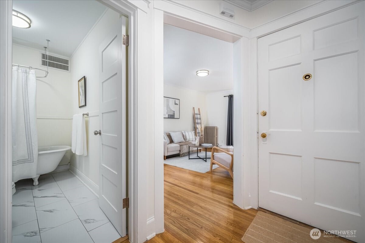 1310 Queen Anne Avenue N #15, Seattle, WA 98109