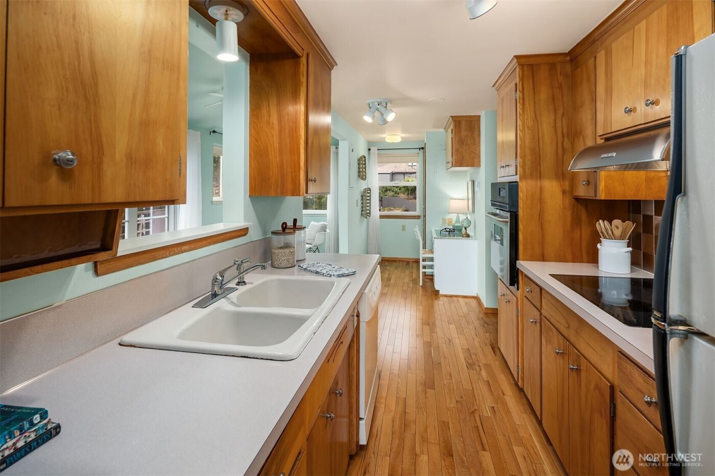 2530 26th Avenue W, Seattle, WA 98199