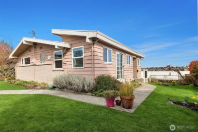 2530 26th Avenue W, Seattle, WA 98199 - Photo 2