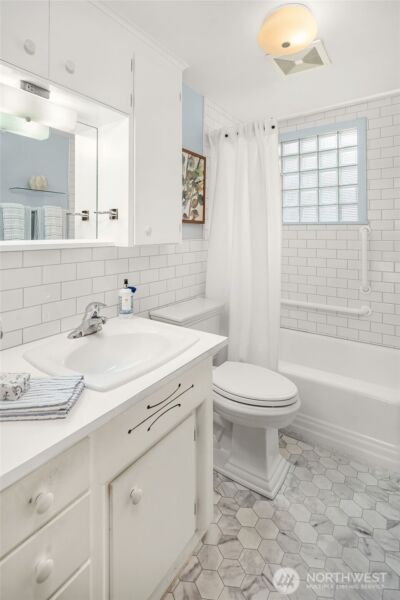 2530 26th Avenue W, Seattle, WA 98199 - Photo 21