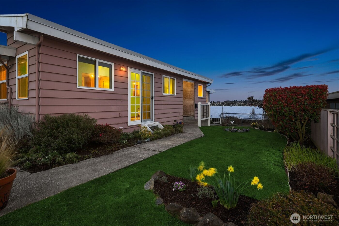 2530 26th Avenue W, Seattle, WA 98199