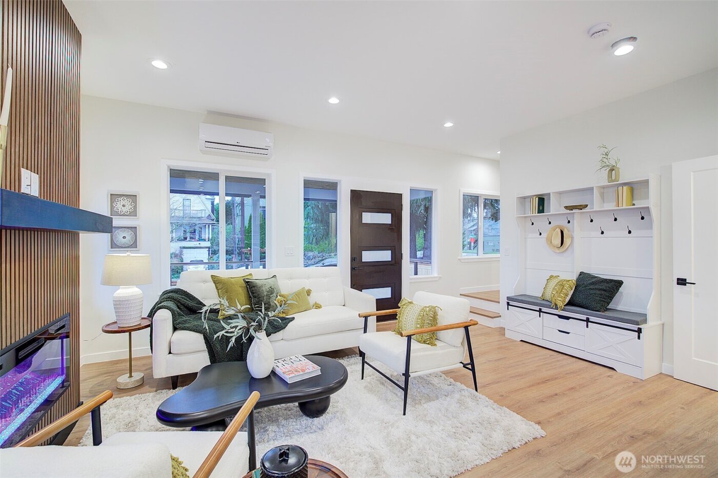 7008 Linden Avenue N, Seattle, WA 98103-5108