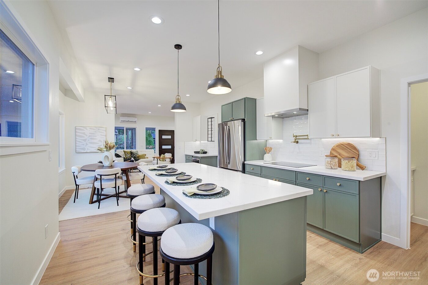 7008 Linden Avenue N, Seattle, WA 98103-5108