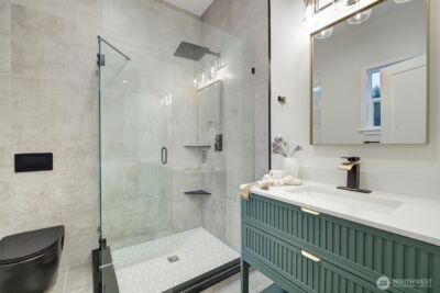 7008 Linden Avenue N, Seattle, WA 98103-5108 - Photo 19